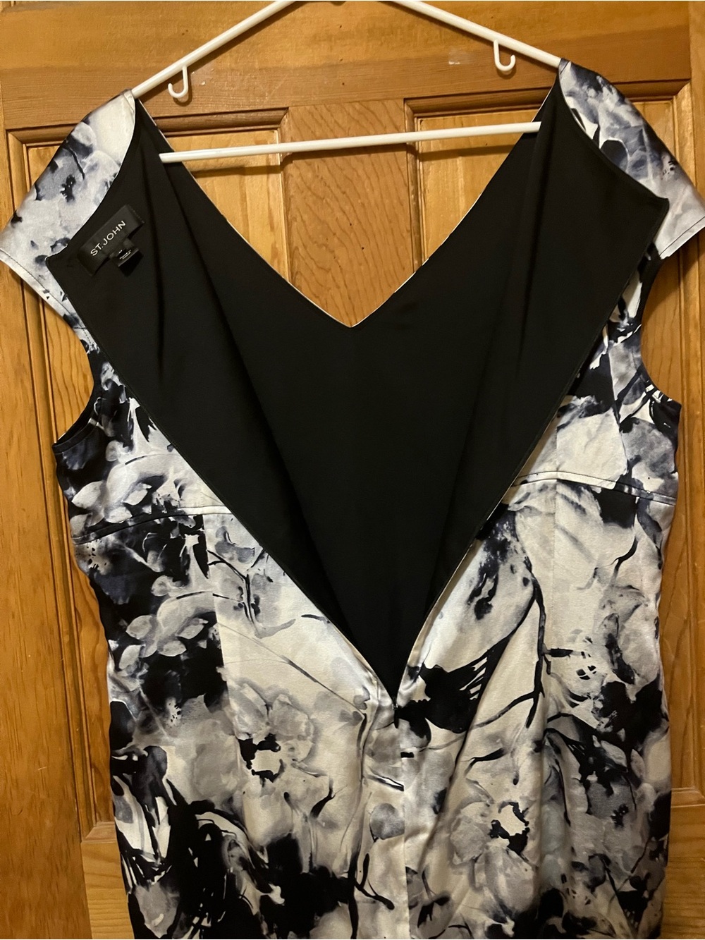 St. John Abstract Black And White Sheath Dress 95% Silk Women’s Size 14 - Picture 3 of 8